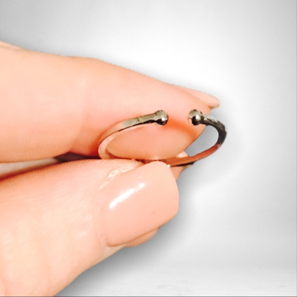 24K White Gold Minimalist Cactus Ring - Picture 4 of 5